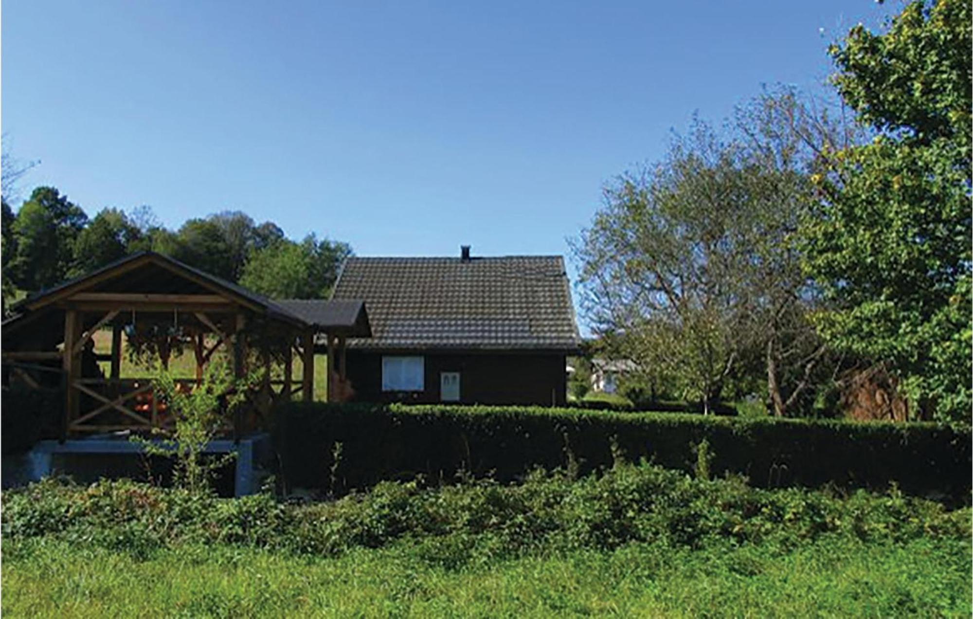 2 Bedroom Cozy Home In Bosiljevo Exteriör bild