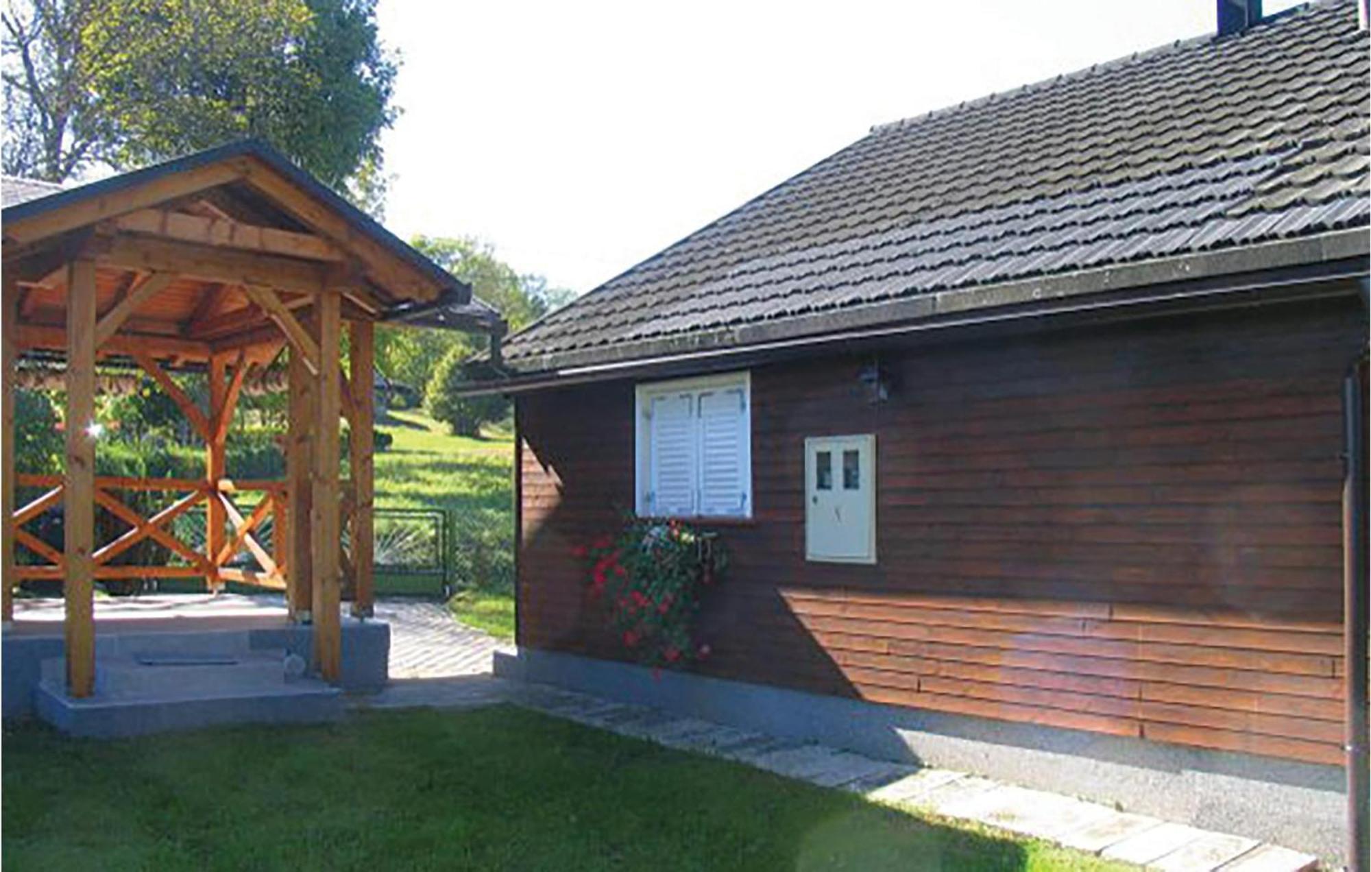 2 Bedroom Cozy Home In Bosiljevo Exteriör bild